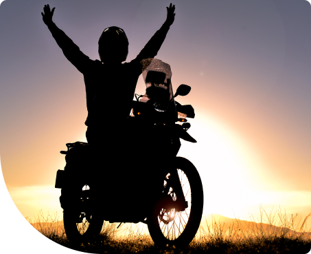 Motorcycle rider in the sun happy he choose calcas.